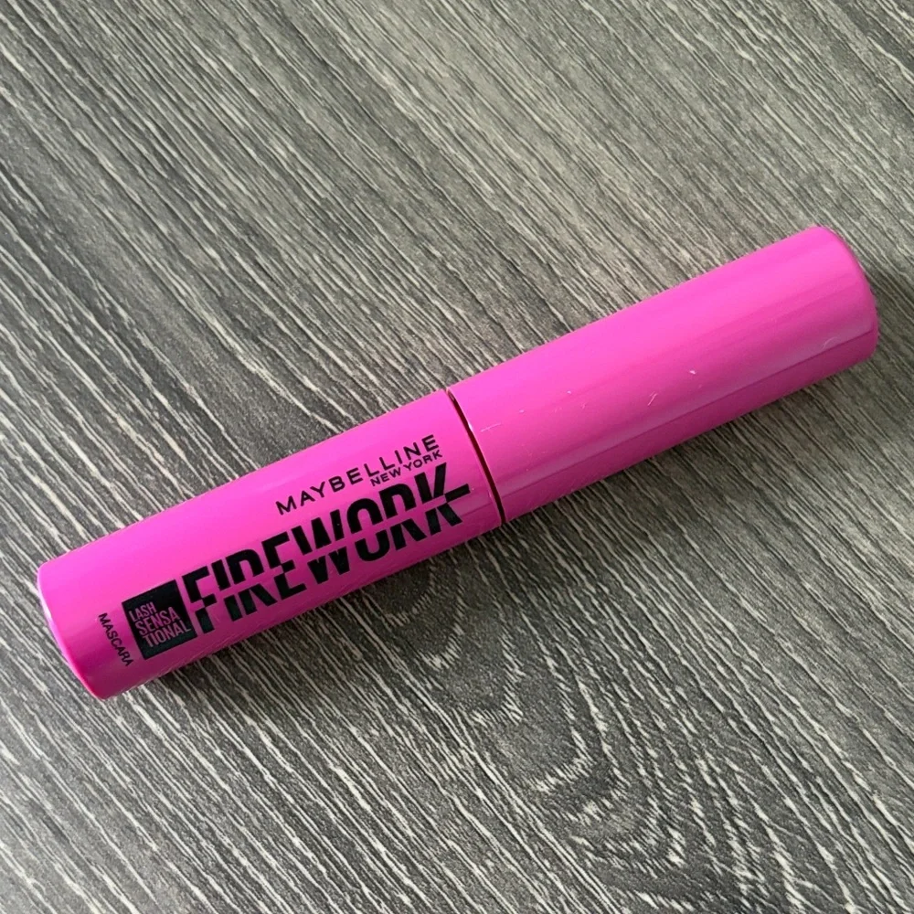 ❤️$2 NWT Maybelline Firework Very Black .15oz Mascara